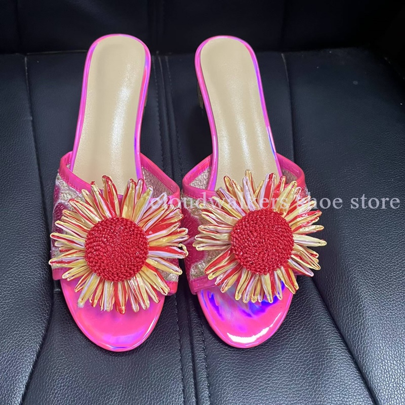 Embroidery Embellishments - Schillernde bestickte Oberseite mit Sonnenblumen-Verzierung, handbemalte