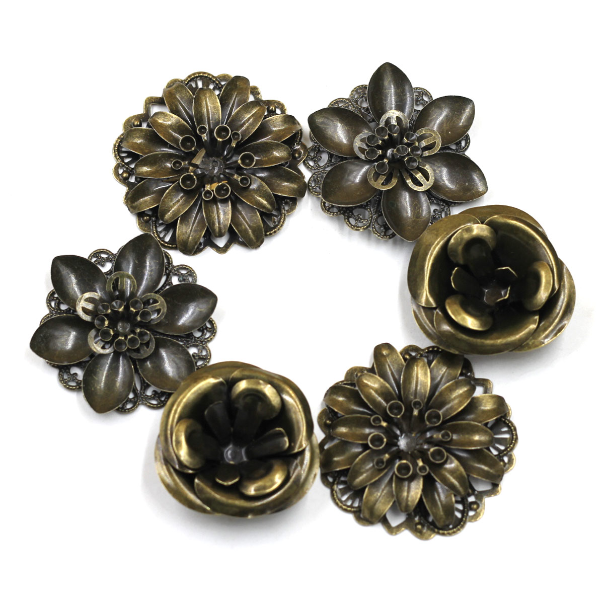 Craft Embellishment - 6 Stück Verzierungen Kombination Blumenmuster Filigrane
