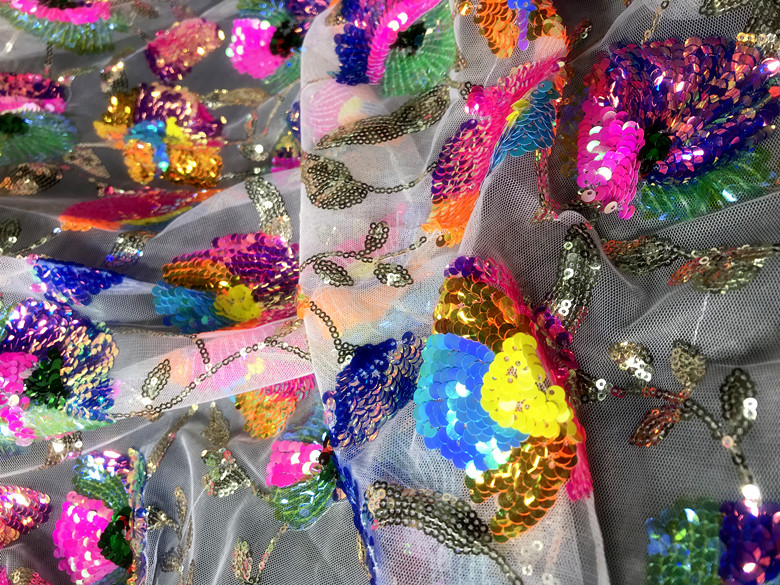 Bunte Kristall-Pailletten-Blum – Crystal Mesh Fabric Bewertung und Preis