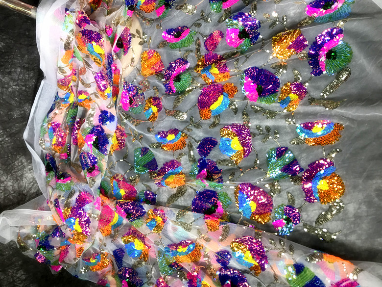 Bunte Kristall-Pailletten-Blum – Crystal Mesh Fabric Bewertung und Preis