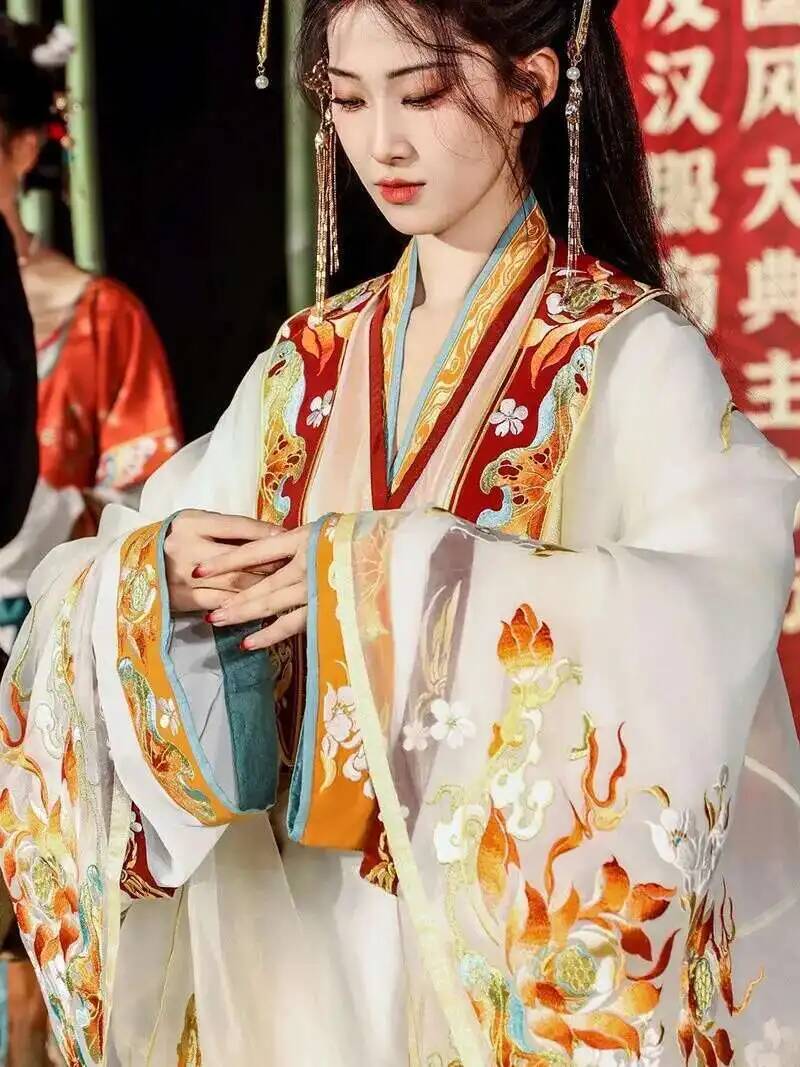 Ming-Dynastie Hanfu Stickerei  – Embroidery Craft Bewertung und Preis